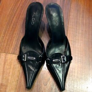 Black low pointy heels